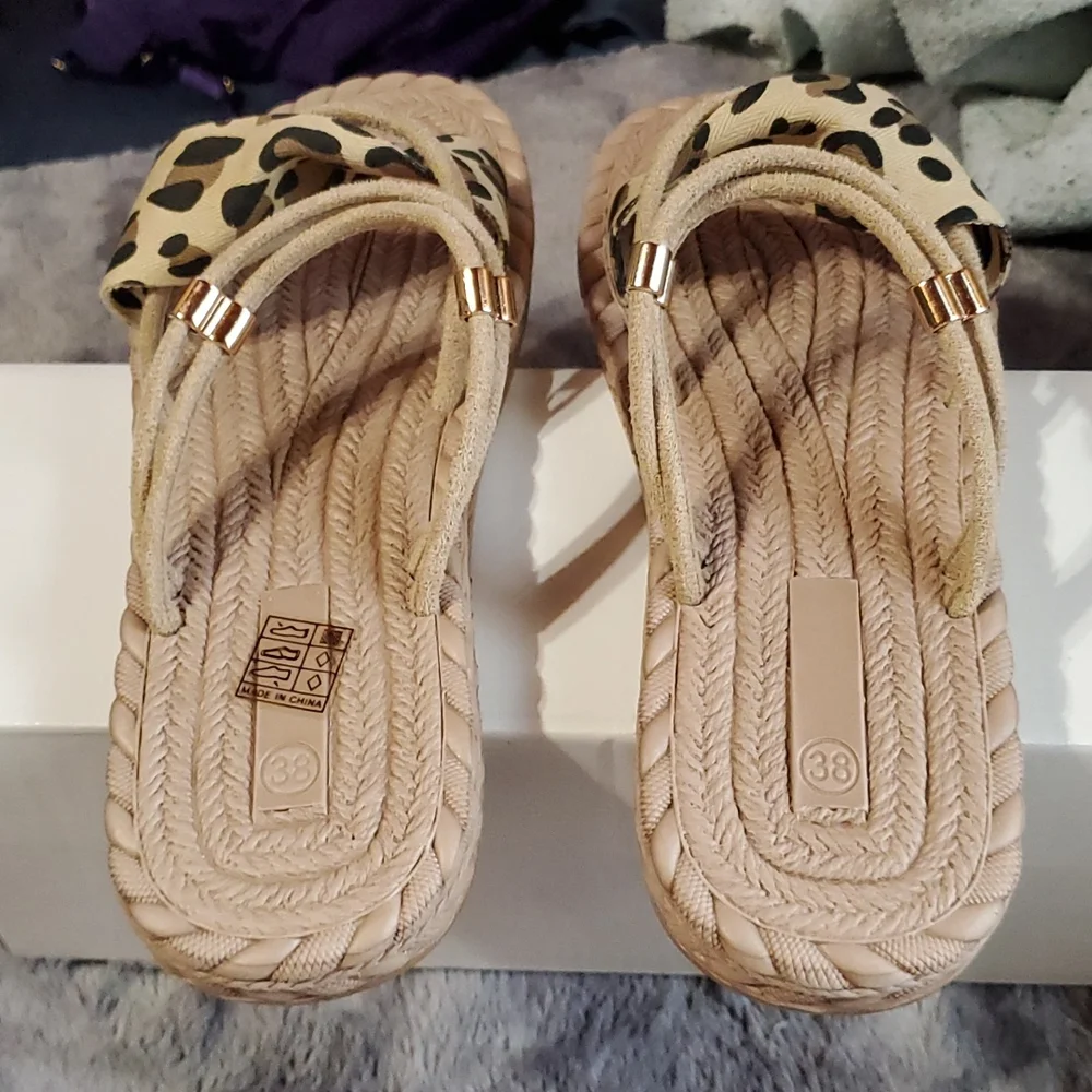 Leopard sandals size 7 - Picture 3 of 8